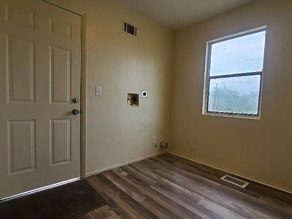 5th image of 23010 Avenue D