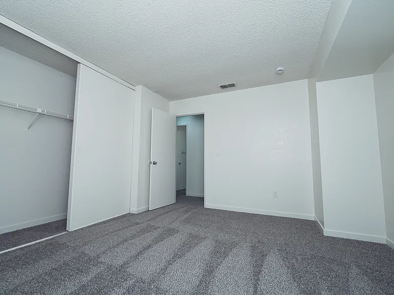 Foxworth Apartments — Photo 23
