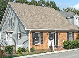 135 Greenbrier Dr, Radford, VA 24141