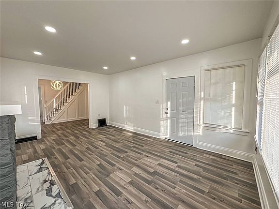 4th image of 196 Maywood Dr