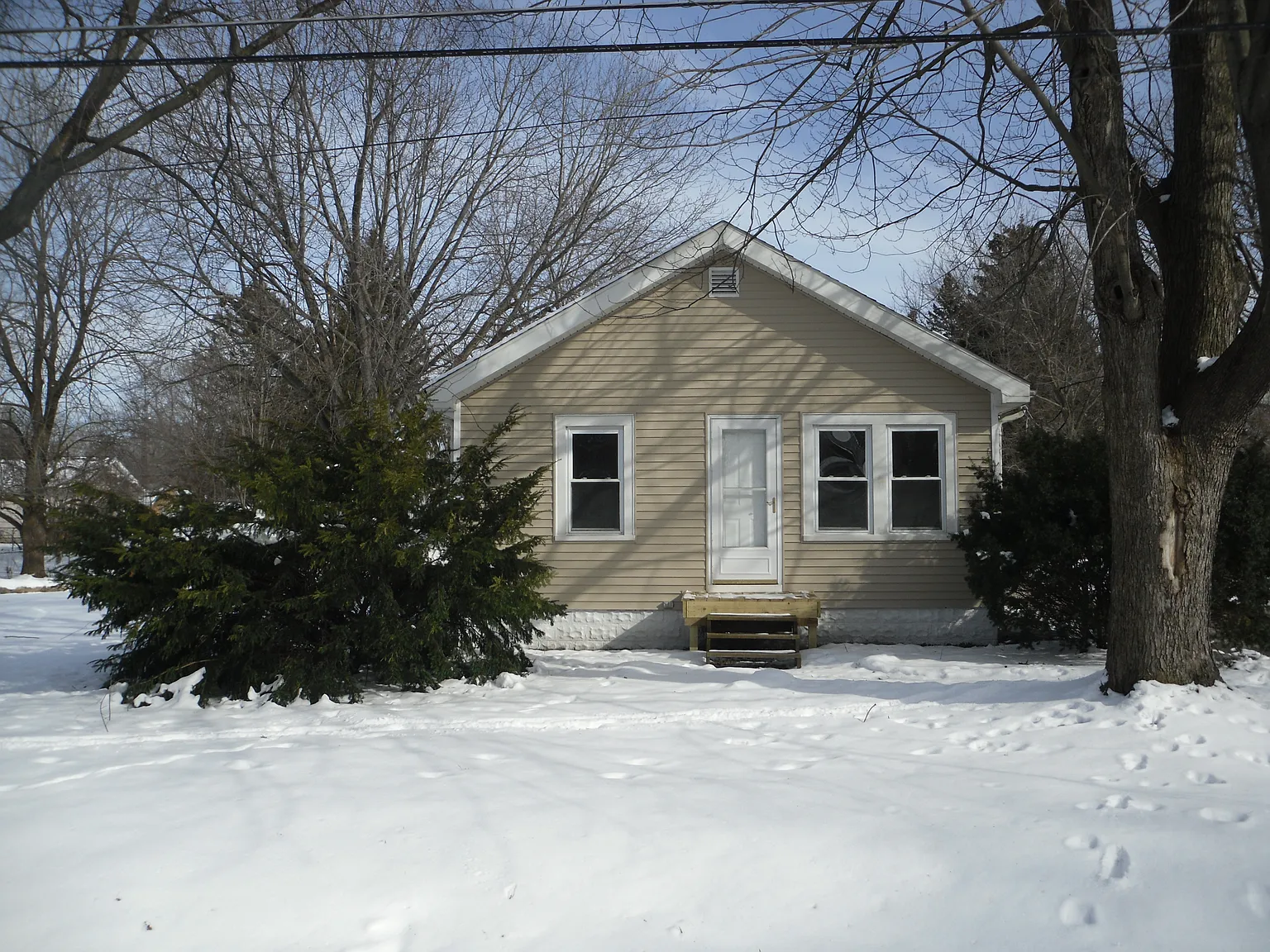 3270 Huggins Ave photo 1