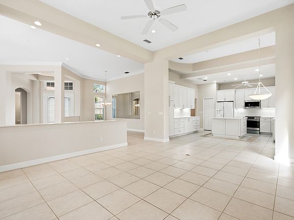 4th image of 2534 SW Manor Hill Drive
