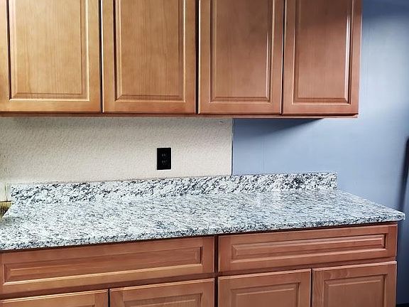 New kitchen cabinets & countertop in 11/2020, new paint 1/2021
