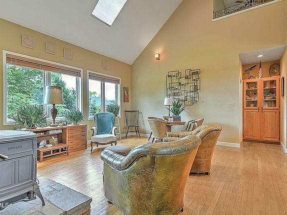 5th image of 30 E Dale Ct