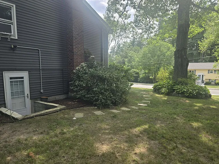 9 Putney Cir #B — Photo 17