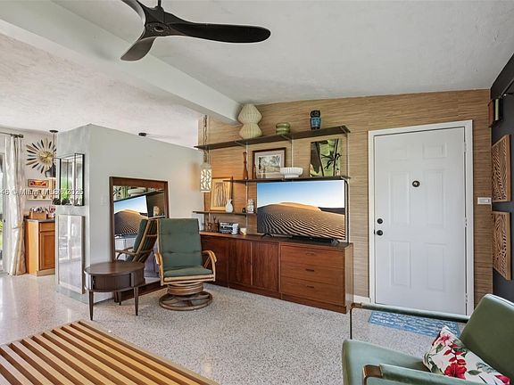 5th image of 21476 Augusta Ave