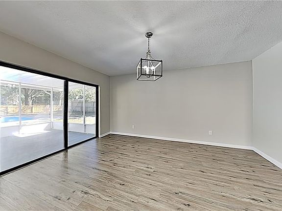 4th image of 13925 Briardale Ln