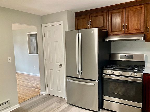 5th image of 12 Reservoir Dr #1