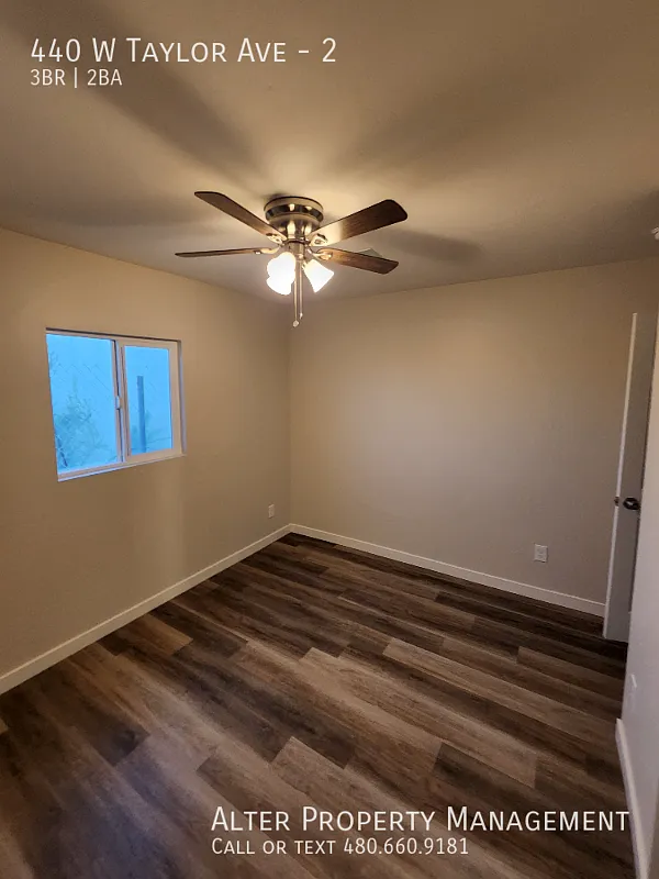 Attractive 3 Bedroom with Sprawling Yard — Photo 4