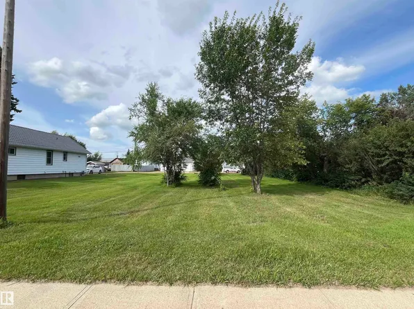 4916 51st Ave, Viking, AB T0B 4N0