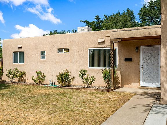 3rd image of 8909 Shoshone Rd NE