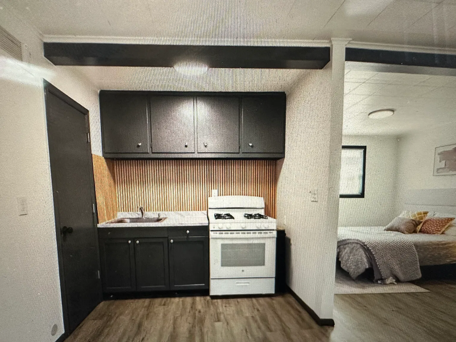 Studio, 400 sqft, $550 — Photo 3