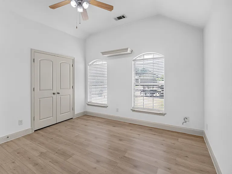 5709 Main St — Photo 12