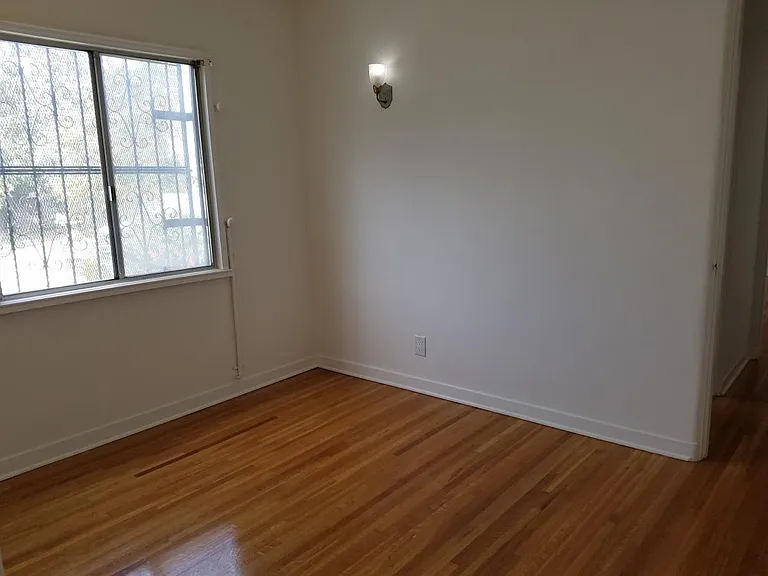 1147 S Victoria Ave — Photo 14