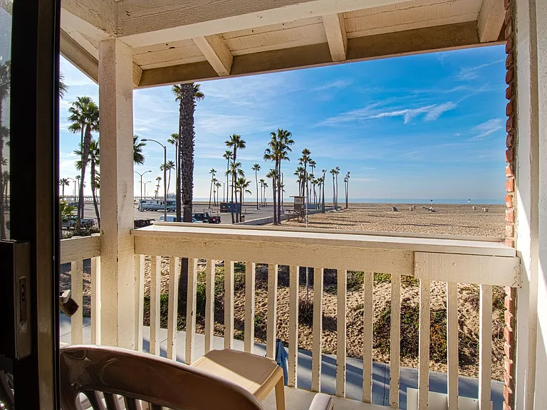 414 E Oceanfront — Photo 30