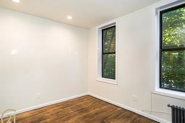 Rented by Century 21 Metropolitan | media 26