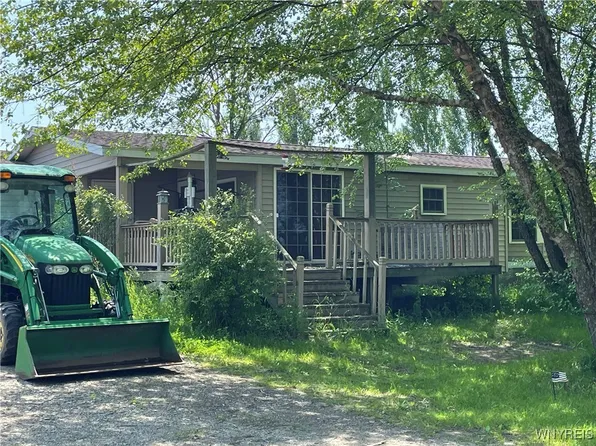 9973 Genesee Rd, East Concord, NY 14055