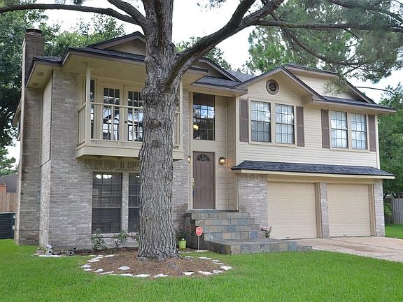 3rd image of 1306 Plum Park Dr