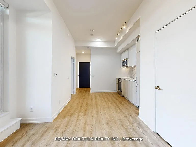 500 Dupont St #301 — Photo 29
