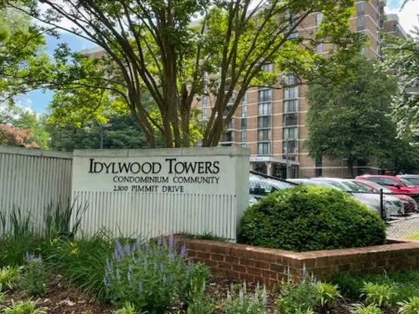 2300 Pimmit Dr, Falls Church, VA