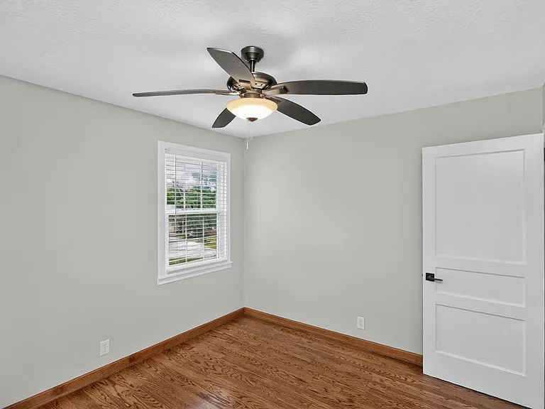 409 Woodberry Dr — Photo 16