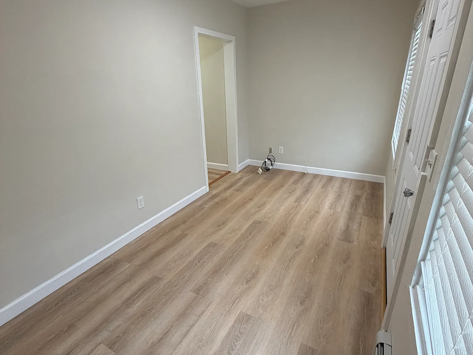 3 bed, 1000 sqft, $3,100 — Photo 3