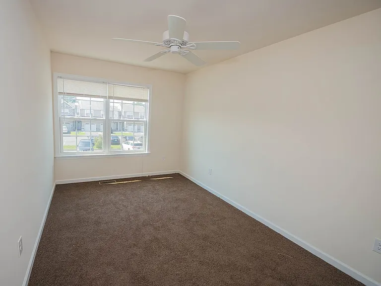 403 Parkview Ct — Photo 44