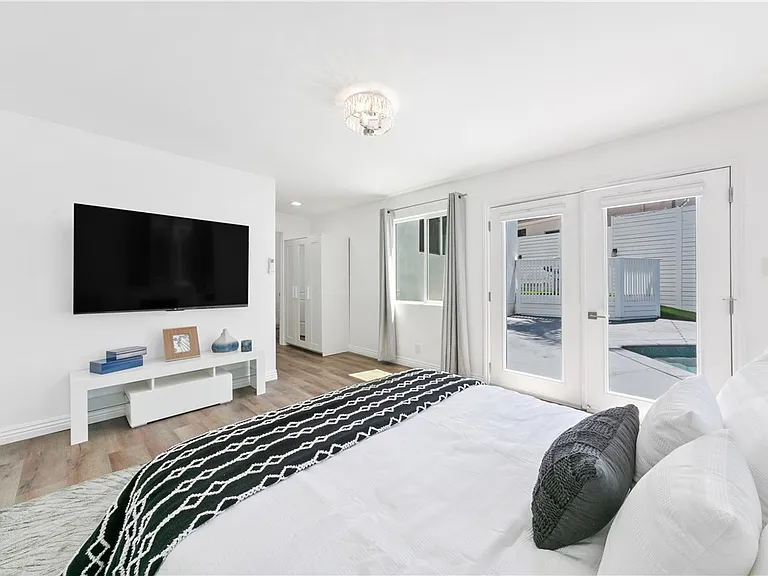 3763 Lankershim Blvd — Photo 20