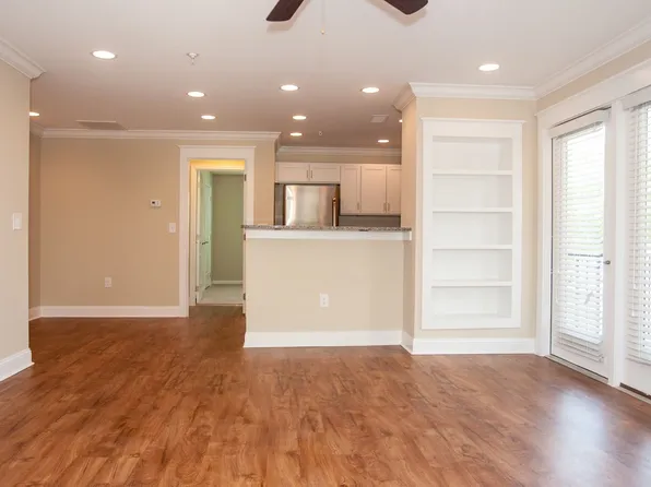1625 Elmwood Ct Unit 201, Charlottesville, VA 22903