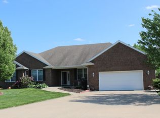 12620 Maple Dr, Savannah, MO 64485