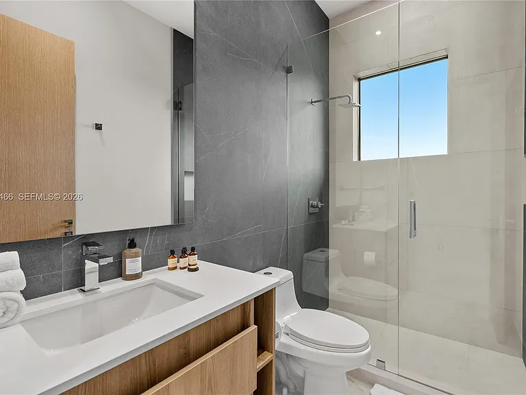245 NE 116th St — Photo 39