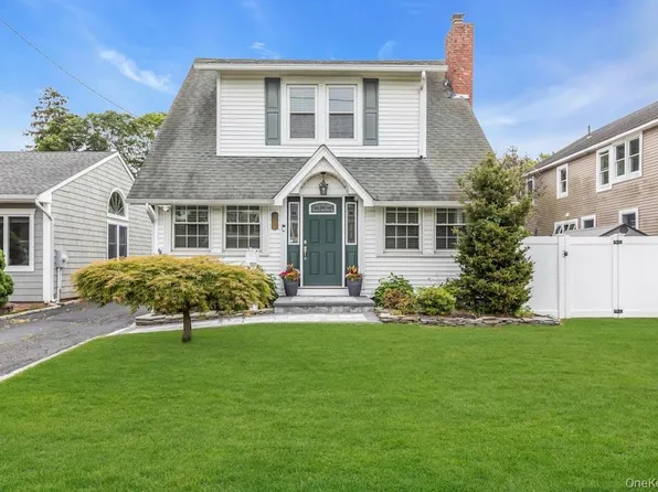 77 Rollstone Avenue, West Sayville, NY 11796