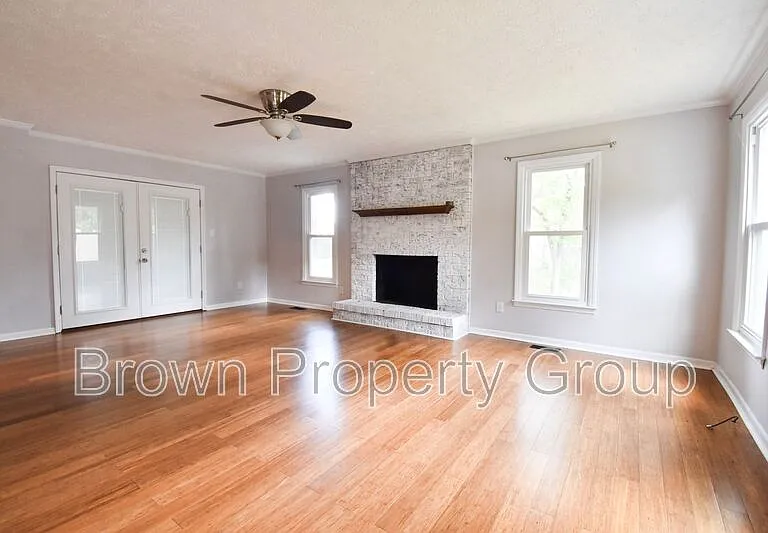 5804 Norman Pl — Photo 3