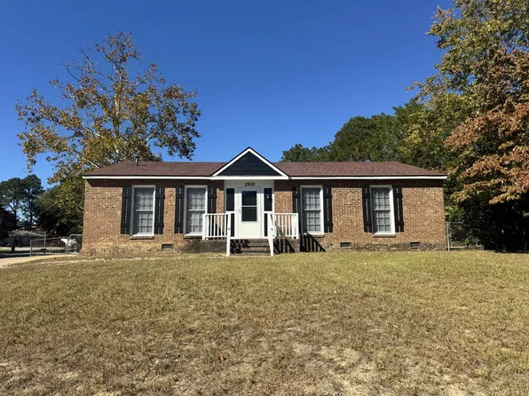 2908 Peacock St, Hope Mills, NC 28348