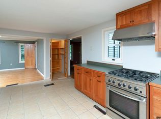 103 Beach Rd, Halfmoon, NY 12065