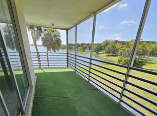 447 NE 195th St APT 220, Miami, FL 33179