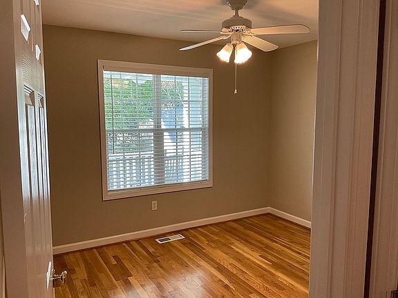 4th image of 304 Beckenham Ln