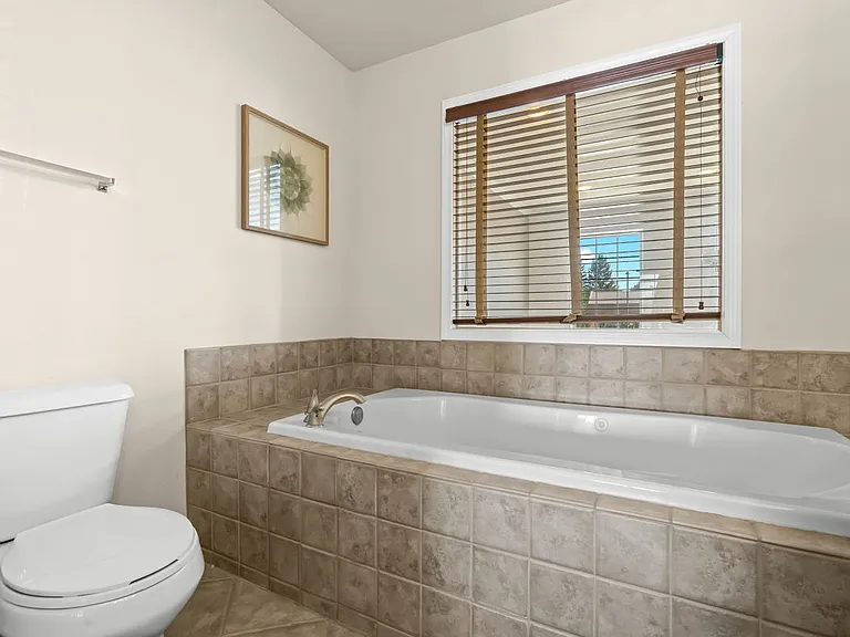 17 N Squirrel Rd — Photo 22