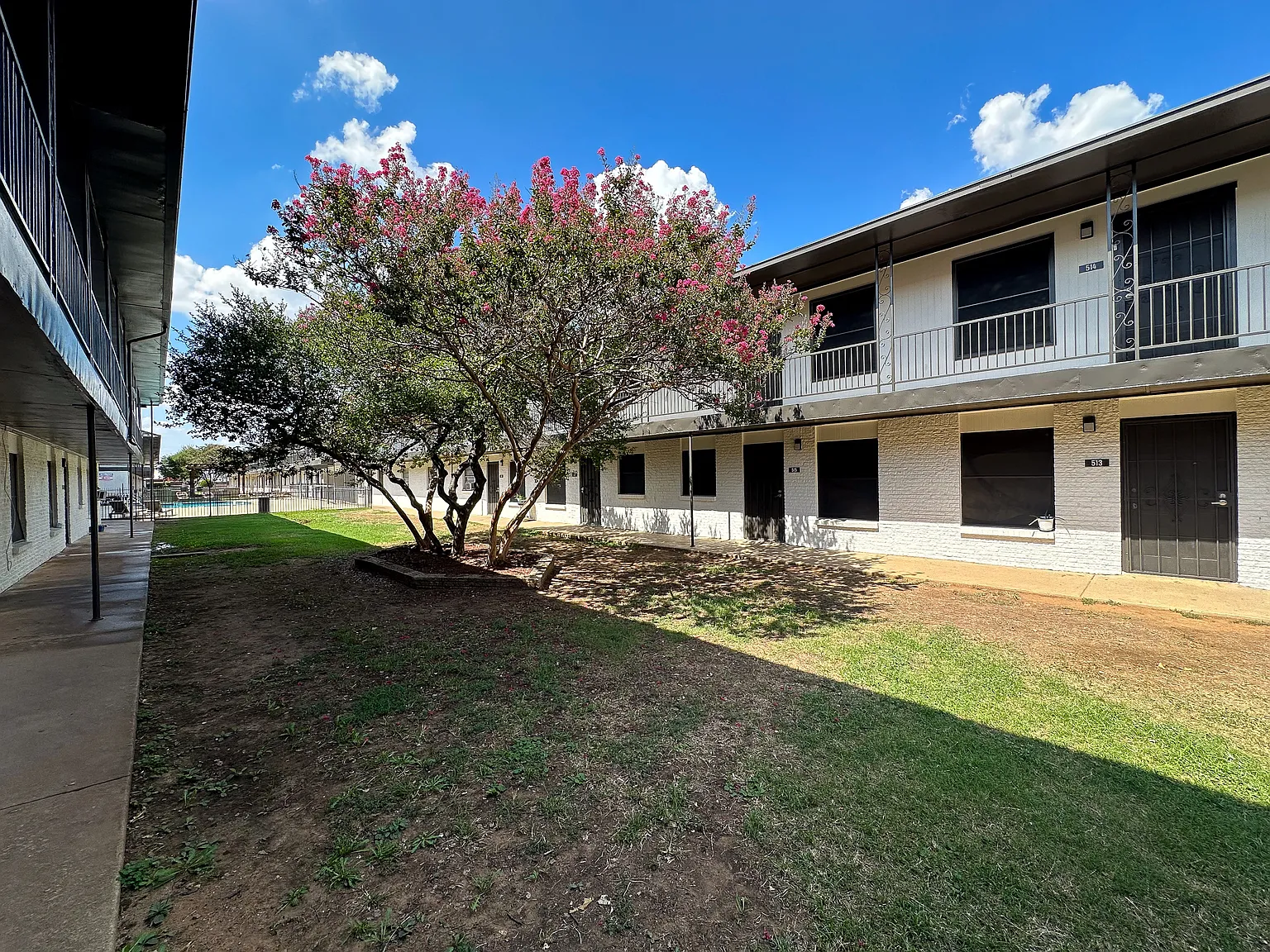 Southgate Manor Apartments — Photo 3
