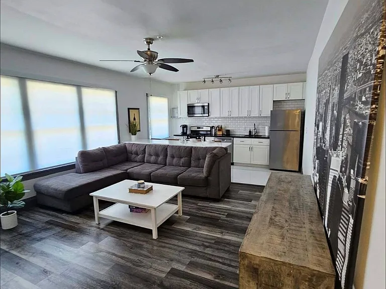 814 SW 2nd Ct #3 — Photo 4