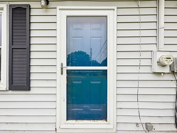 5th image of 551 W 1st St