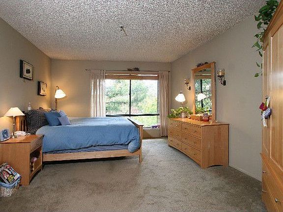 Huge master bedroom with over-sized closet!