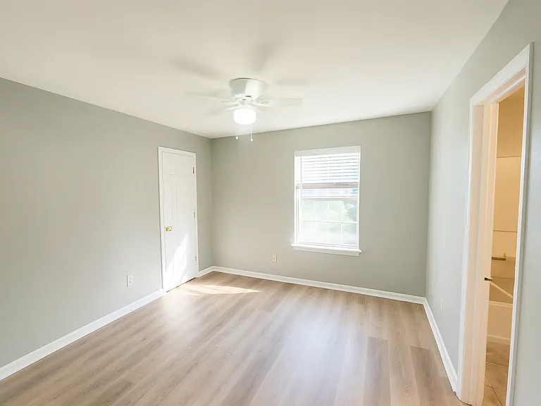 2182 Timberwood Cir S — Photo 2