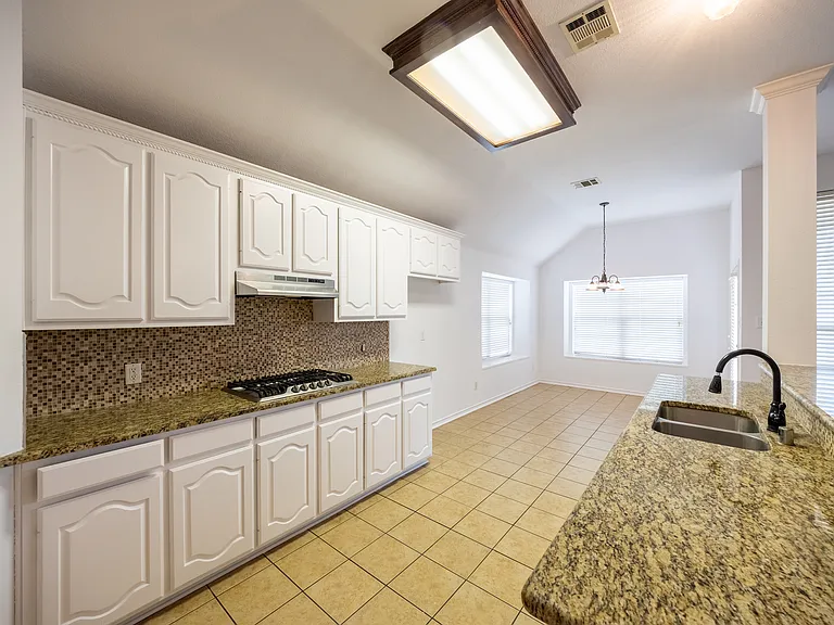 9127 Aristocrat Ln — Photo 5