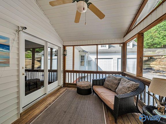 5th image of 995 Hillwood Dr