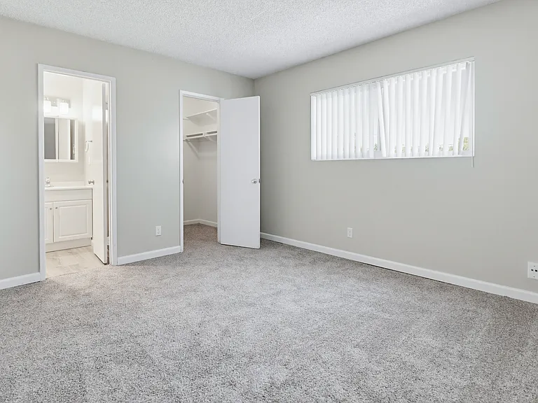 Camelot Apartments — Photo 16