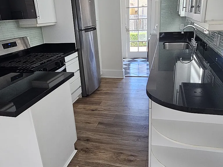 1315 E Broadway — Photo 10