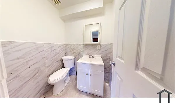 4 bed, $3,850 — Photo 4