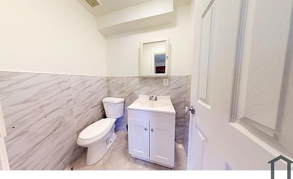 4th image of 35 Wright St #1