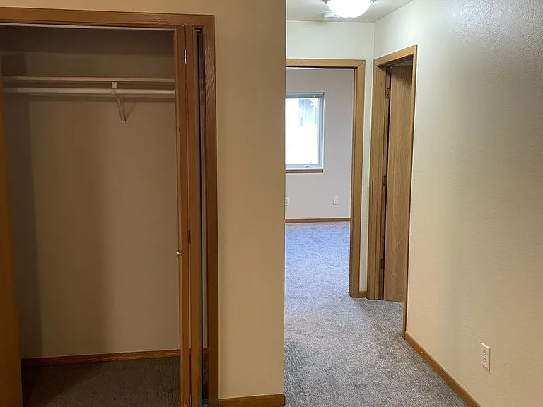 1424 E Redwood Blvd — Photo 8